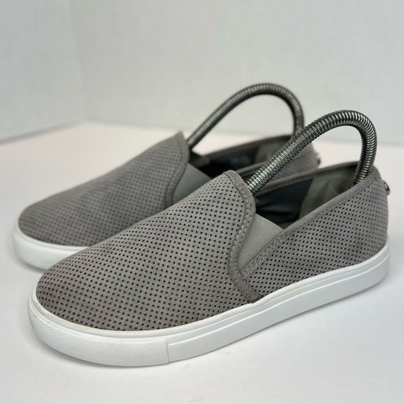 Steve Madden Women's‎ Zarayy Slip On Perforated Loafers Sz 6.5M Grey Like New! - Picture 1 of 15